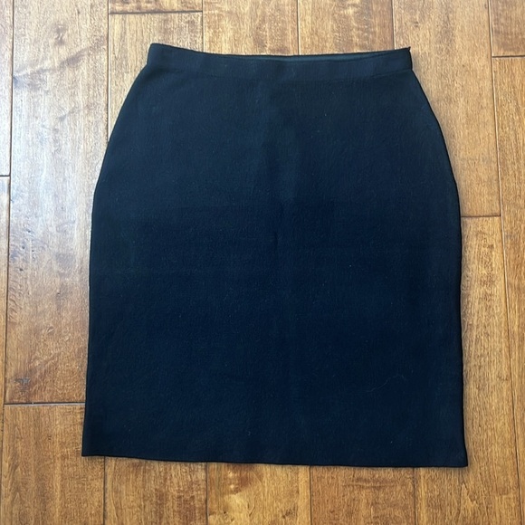 NWT Milano Knitted Stretch Skirt Jet Black Size M - Picture 2 of 7